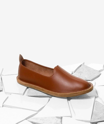 vayarta_slip_on_sienna_01